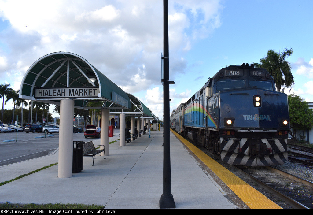 F40PH-3C leading a southbound Tri-Rail train of Bombardier Bilevels into Hialeah Market Station